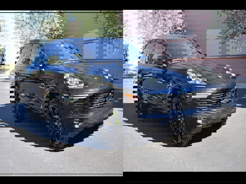 Used 2017 Porsche Cayenne S w/ Premium Package image 2