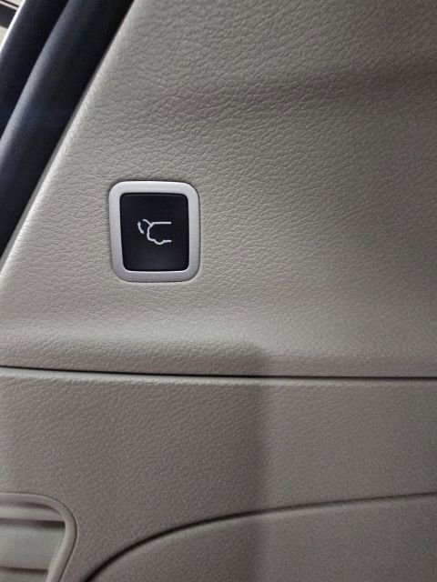 Used 2024 Chrysler Pacifica Touring-L image 38
