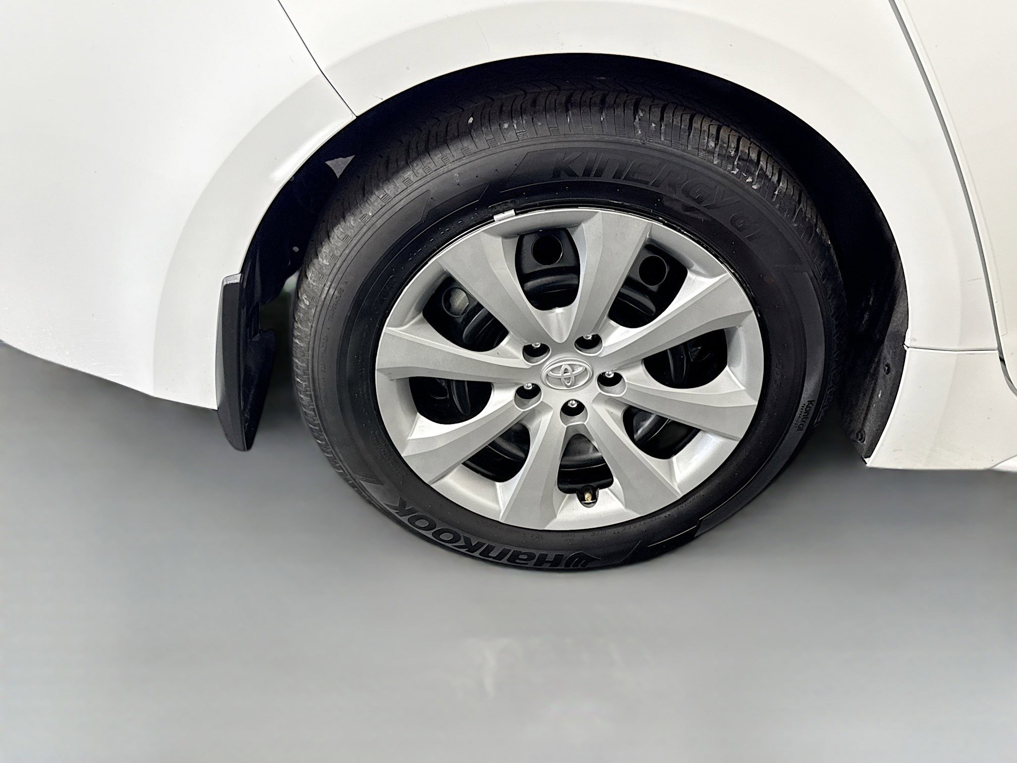 Used 2025 Toyota Corolla LE image 32