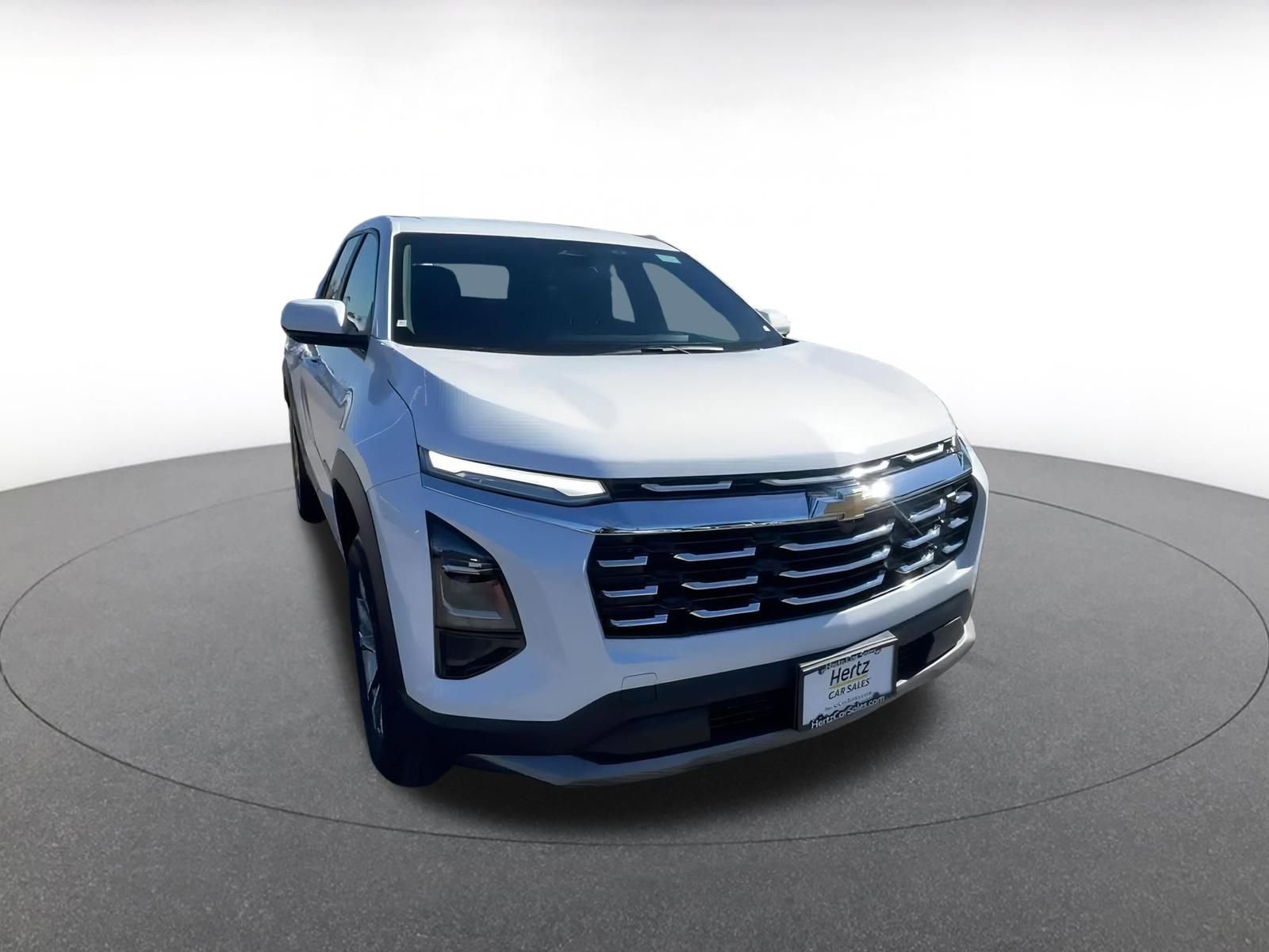 Used 2025 Chevrolet Equinox LT image 3