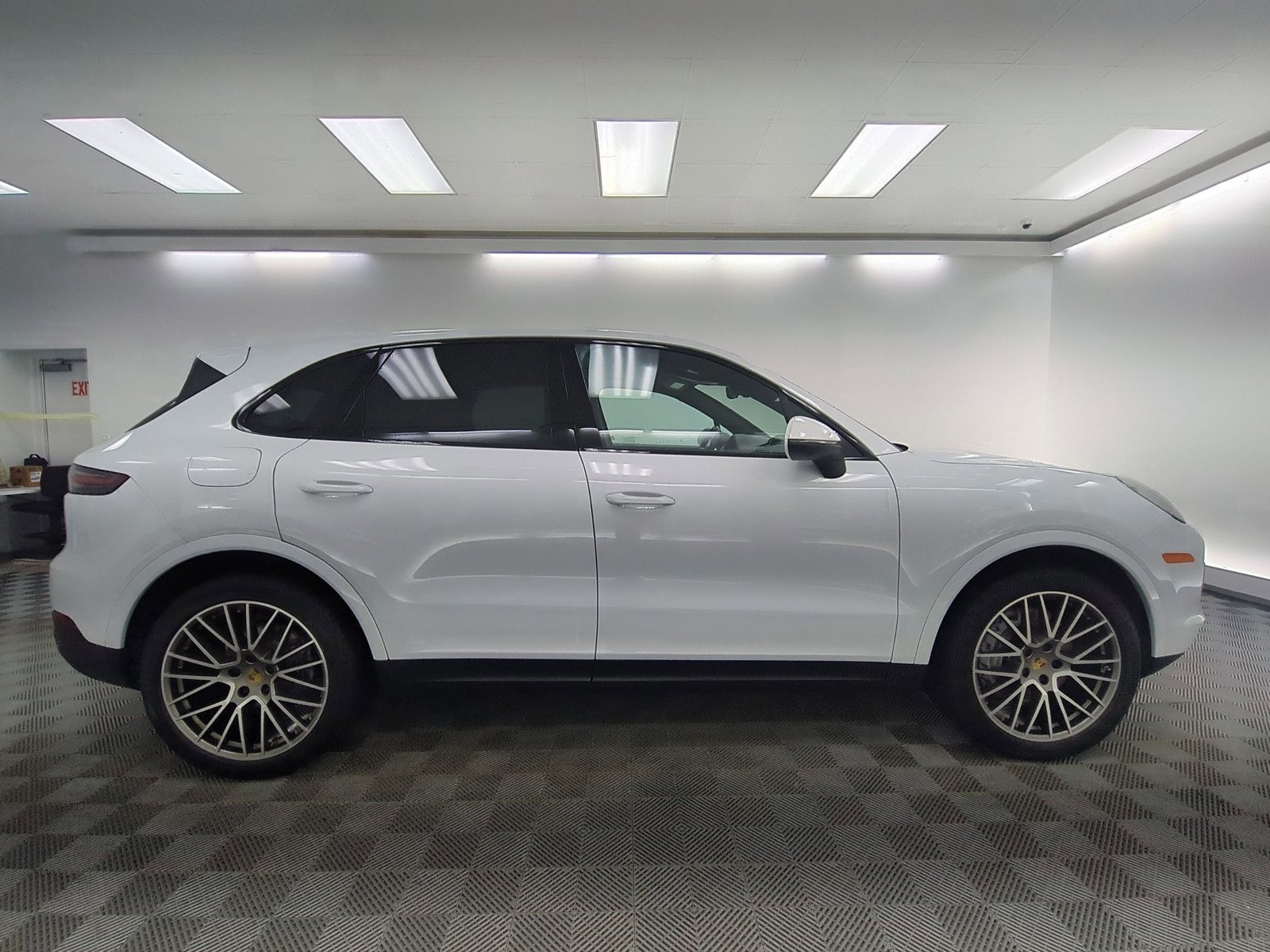 Used 2022 Porsche Cayenne Platinum Edition AWD/4WD image 8