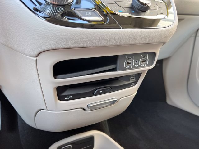 Used 2023 Chrysler Pacifica Touring-L w/ Uconnect Theater Family Group FWD image 27