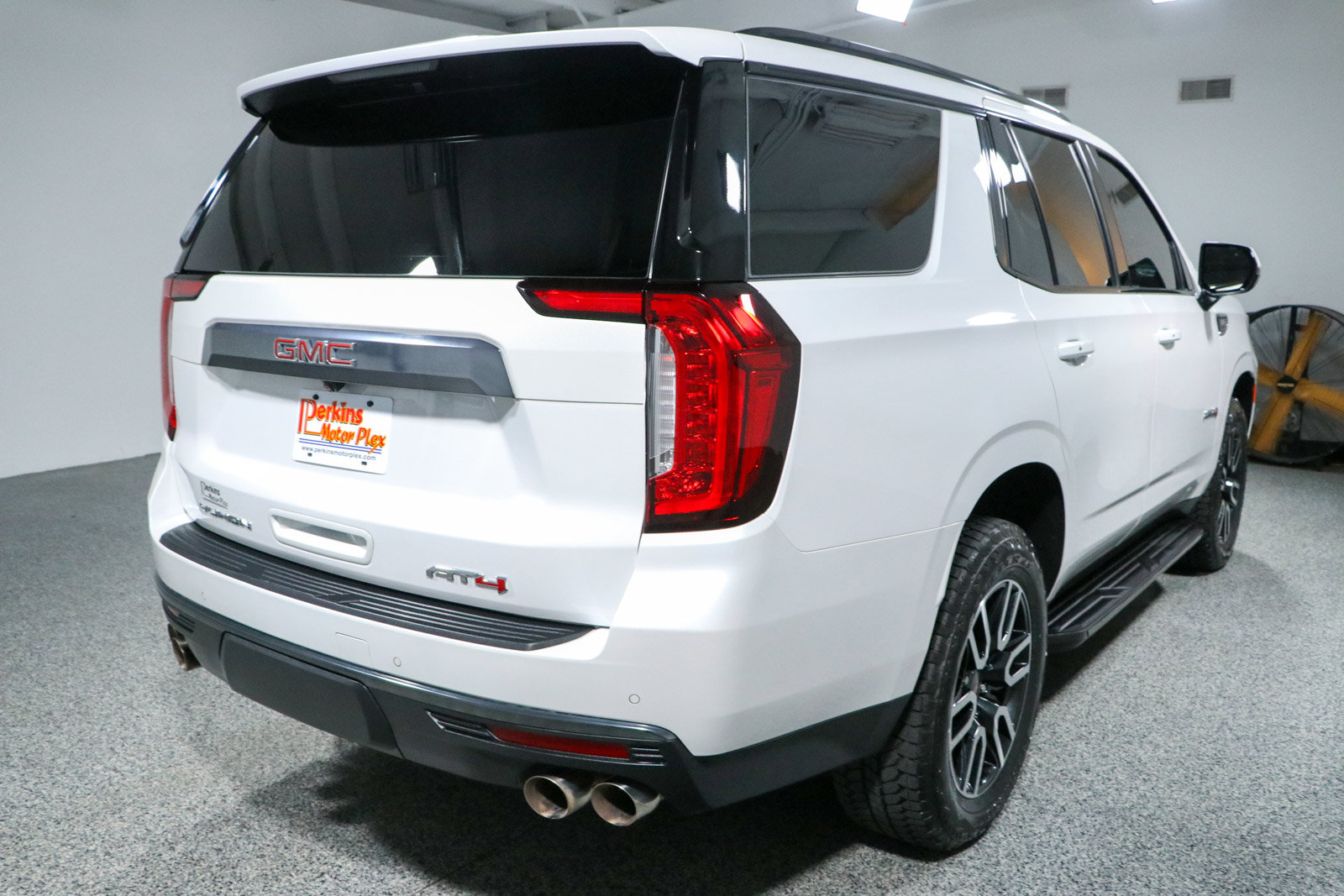 Used 2024 GMC Yukon AT4 AWD/4WD image 7