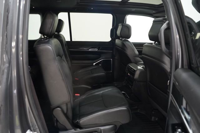 Used 2022 Jeep Wagoneer Series III w/ Premium Group I image 37