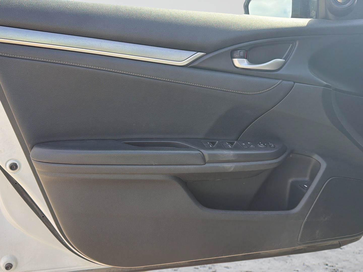 Used 2018 Honda Civic Touring image 23