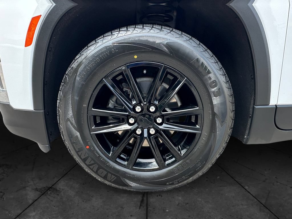 Used 2023 Chevrolet Traverse LT FWD image 14