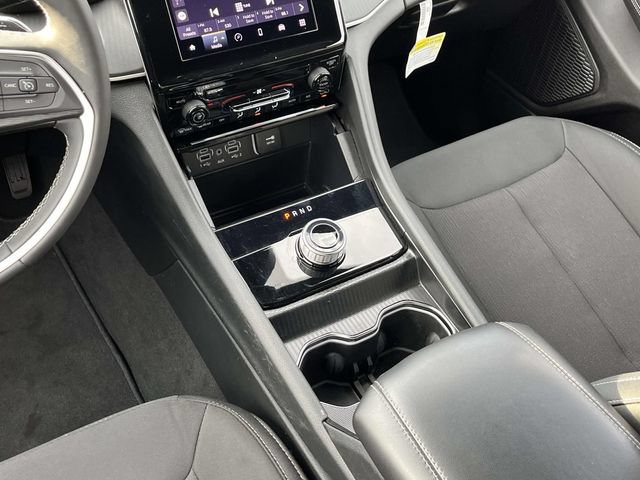 Used 2025 Jeep Grand Cherokee Laredo X AWD/4WD image 14