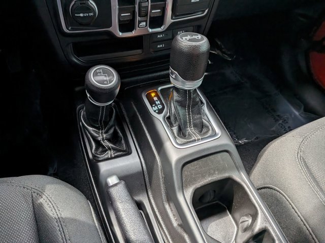 Used 2018 Jeep Wrangler Unlimited Sahara w/ Cold Weather Group image 15