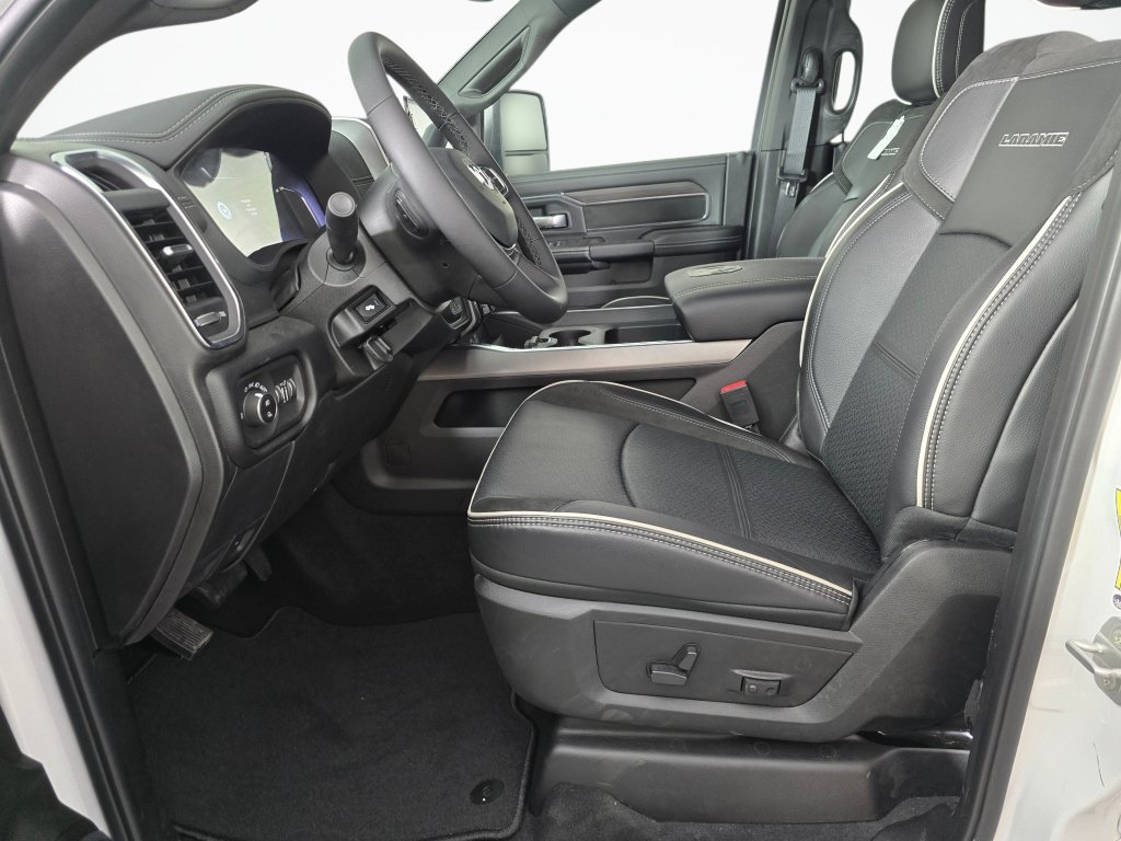 New 2026 RAM 2500 Laramie AWD/4WD image 18