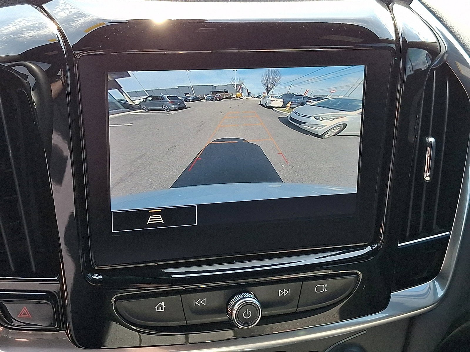 Used 2023 Chevrolet Traverse LT w/ Midnight/Sport Edition image 18