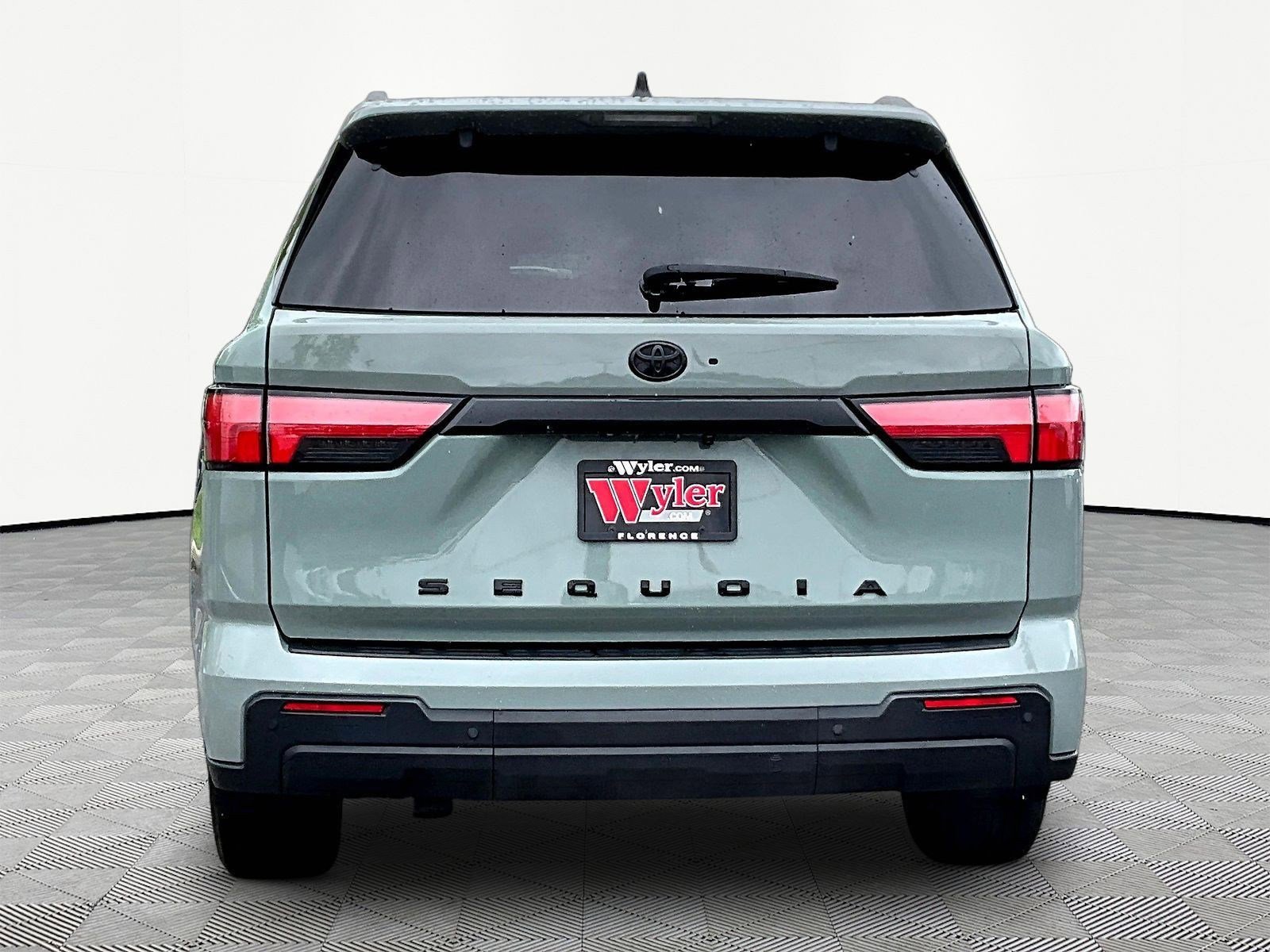 Used 2023 Toyota Sequoia SR5 w/ SR5 Premium Package AWD/4WD image 5