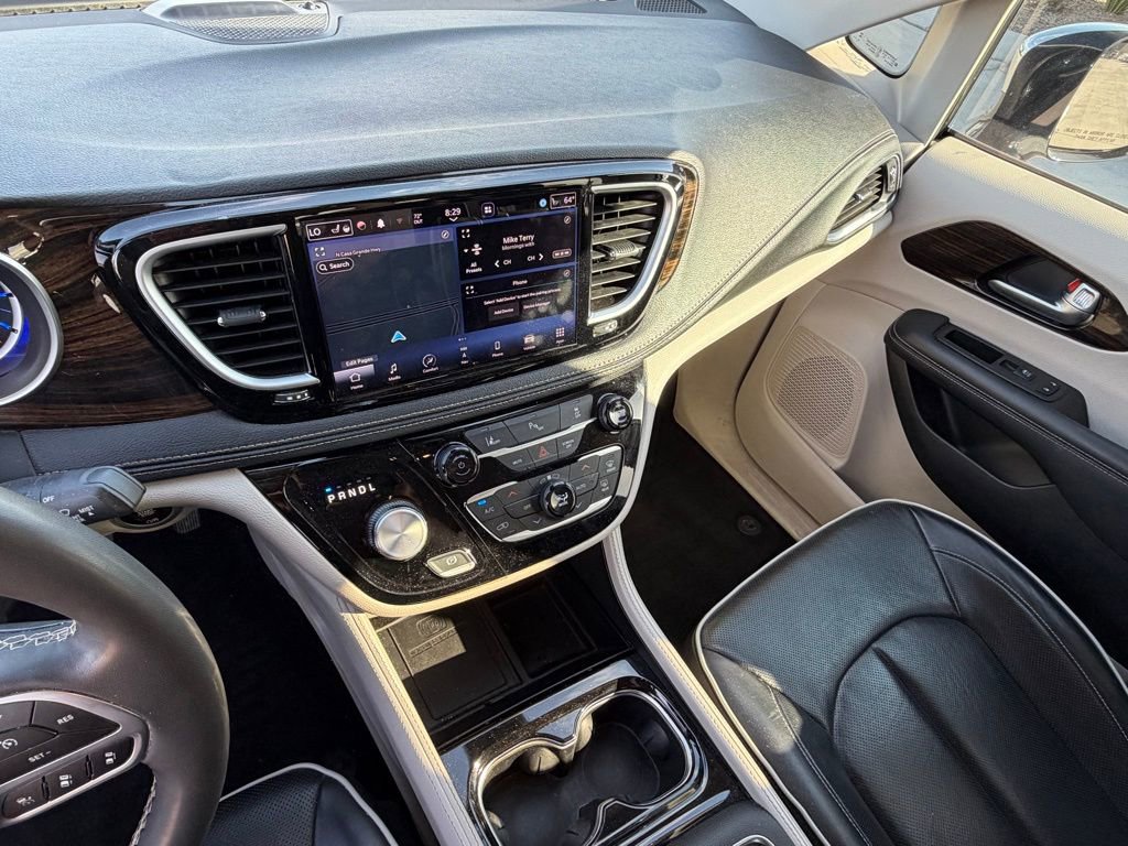 Used 2023 Chrysler Pacifica Limited image 19