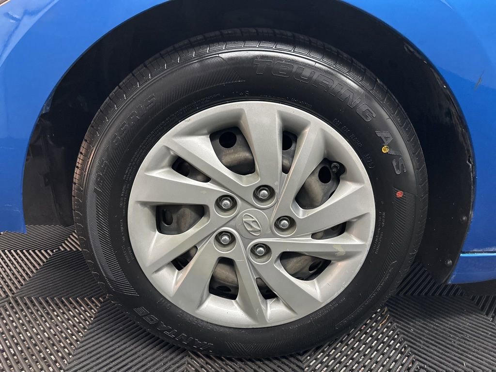 Used 2017 Hyundai Elantra SE image 31