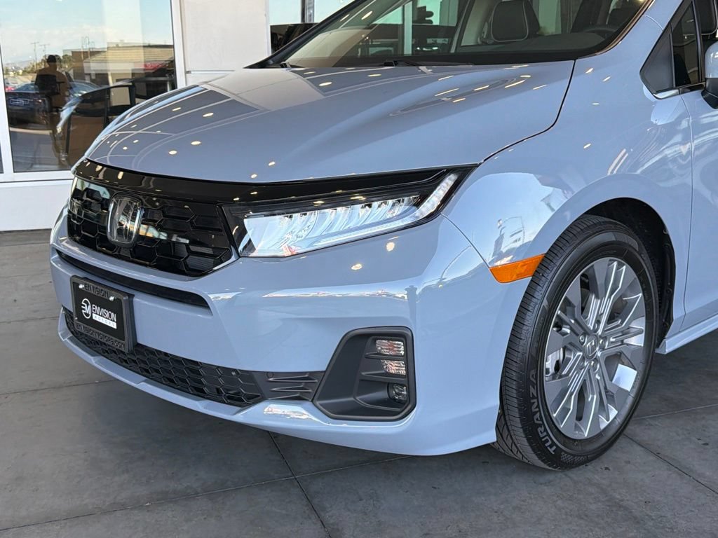 Used 2025 Honda Odyssey Touring image 3