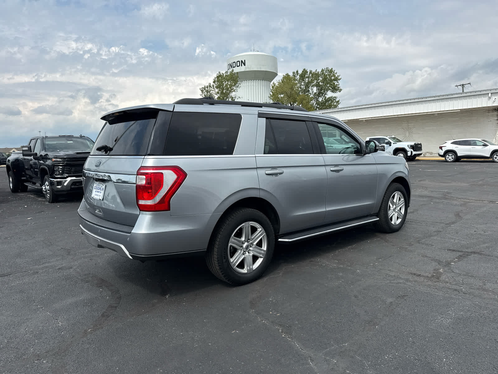 Used 2020 Ford Expedition XLT w/ Equipment Group 202A AWD/4WD image 5