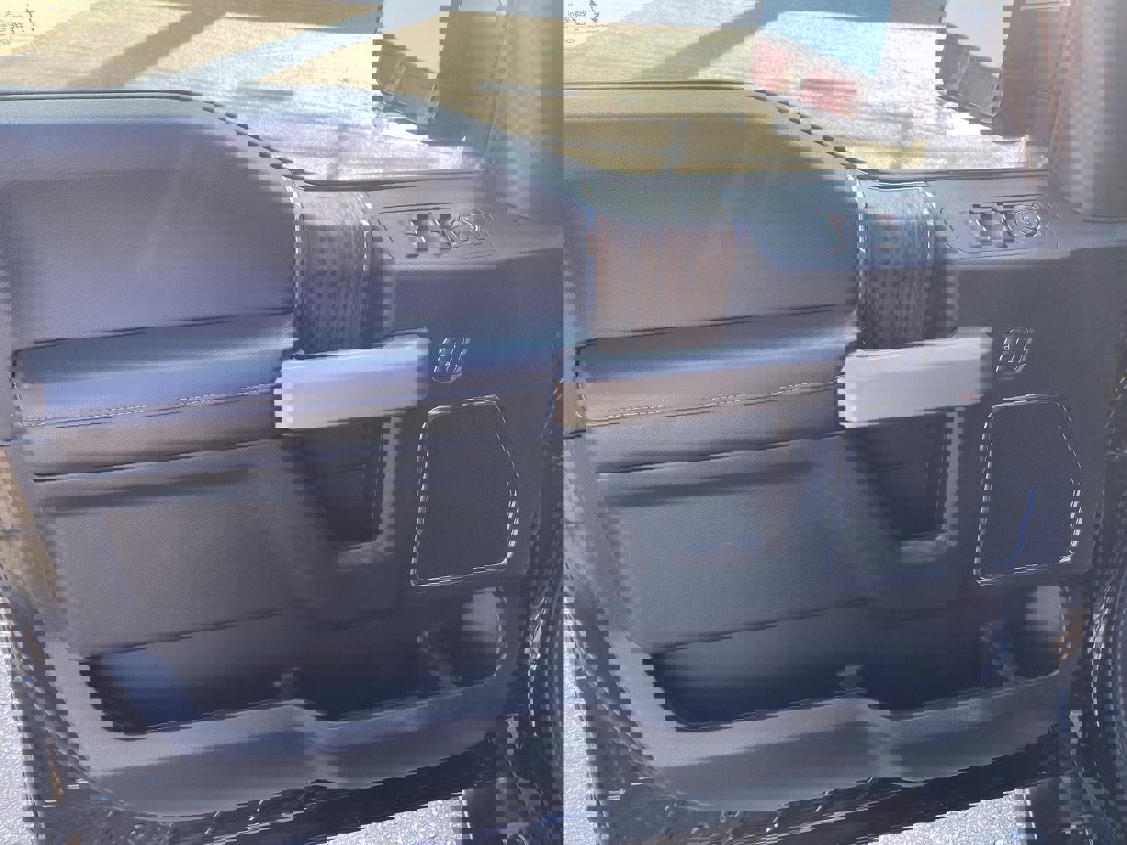 Used 2020 Ford F150 Lariat w/ Equipment Group 502A Luxury AWD/4WD image 17