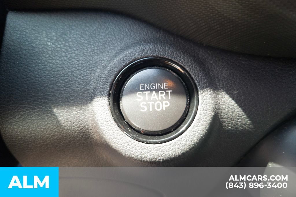 Used 2023 Hyundai Venue Limited FWD image 14