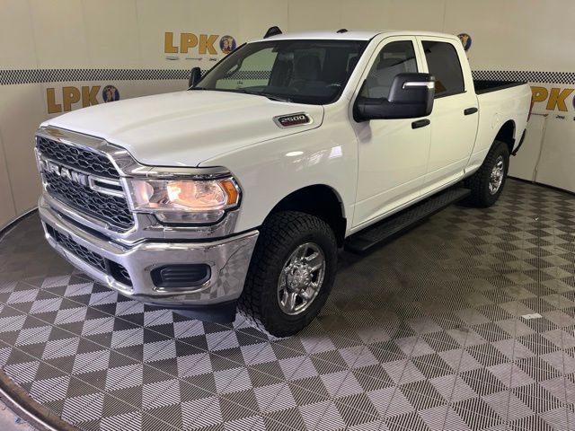 Used 2024 RAM 2500 Tradesman w/ Chrome Appearance Group AWD/4WD image 7