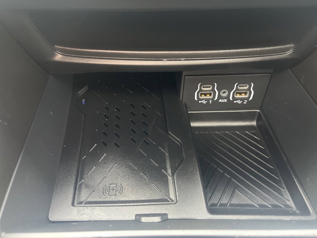 Used 2025 Chrysler Pacifica Limited image 17