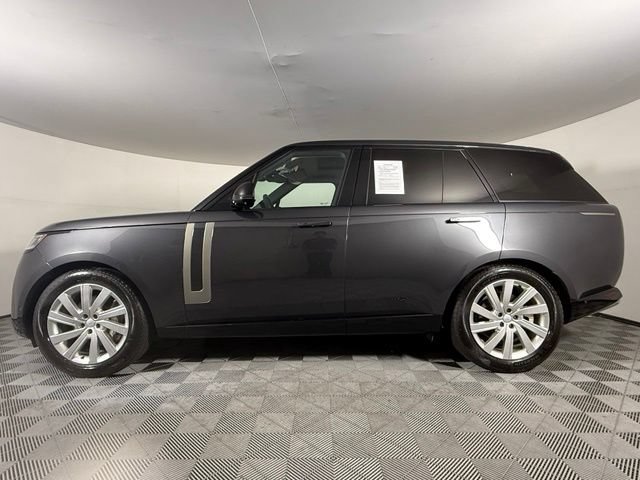 Used 2024 Land Rover Range Rover SE AWD/4WD image 3