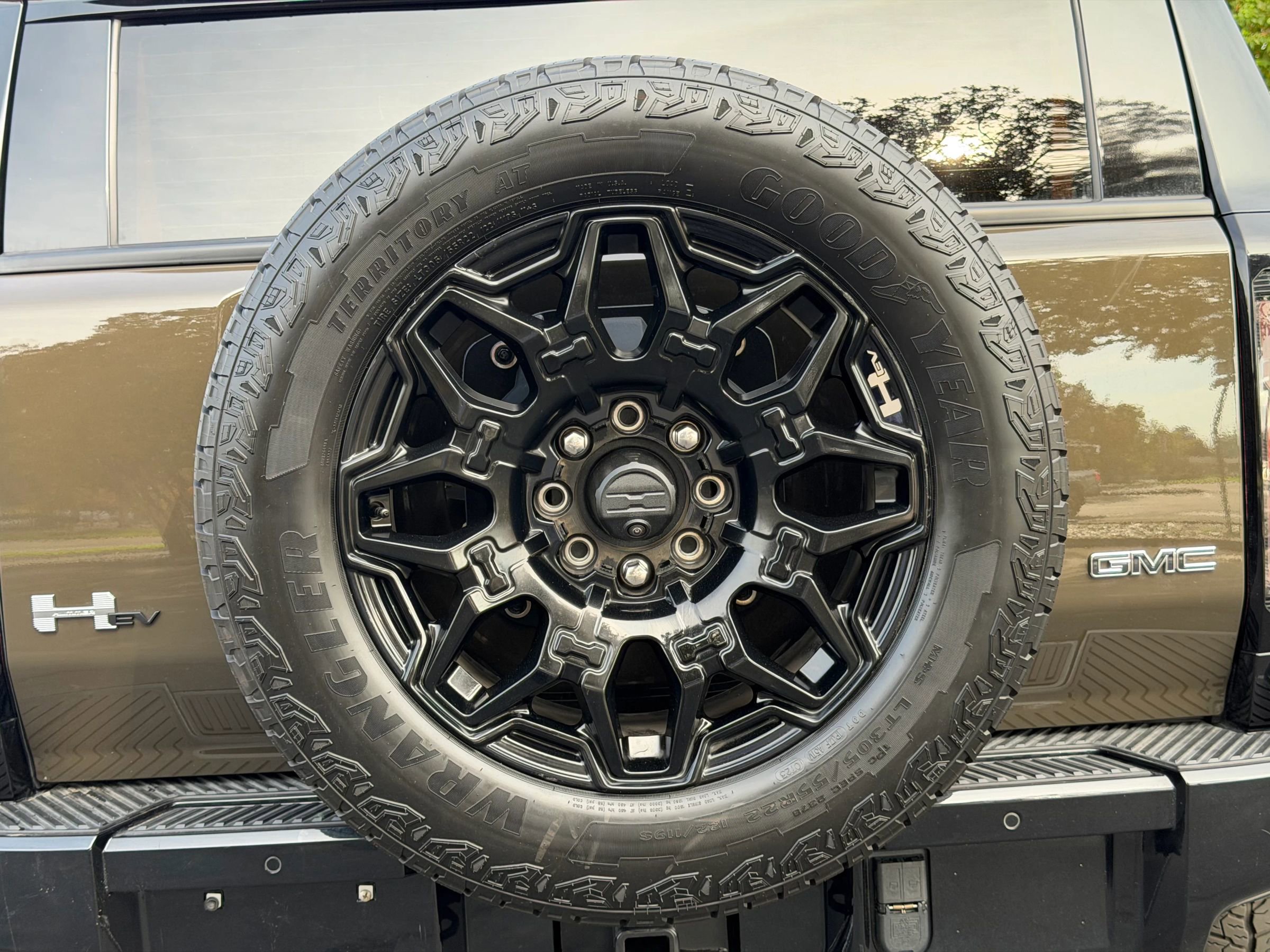 Used 2024 GMC Hummer EV 2X image 9