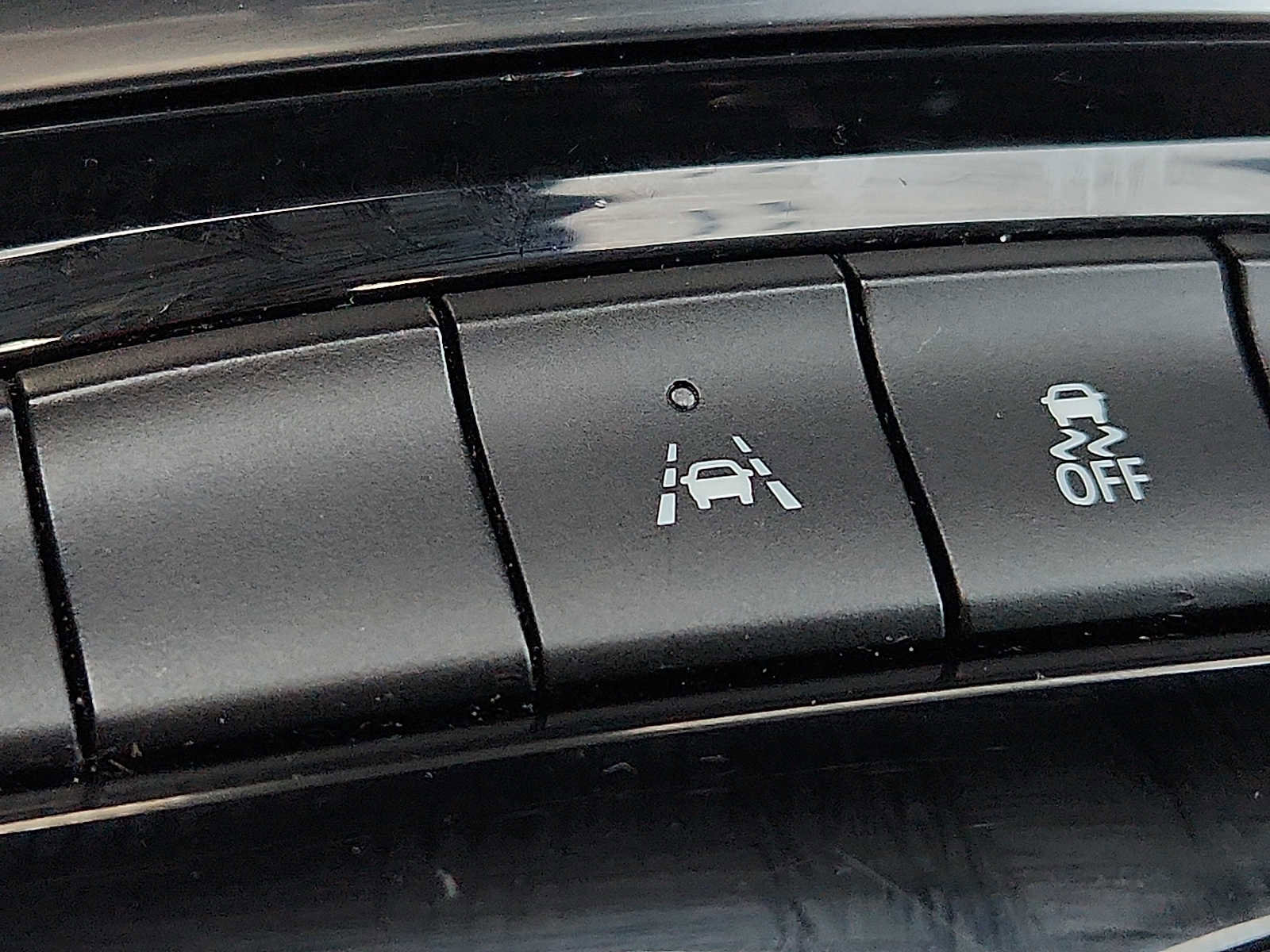 Used 2023 Buick Envision Essence w/ Sport Touring Package image 23