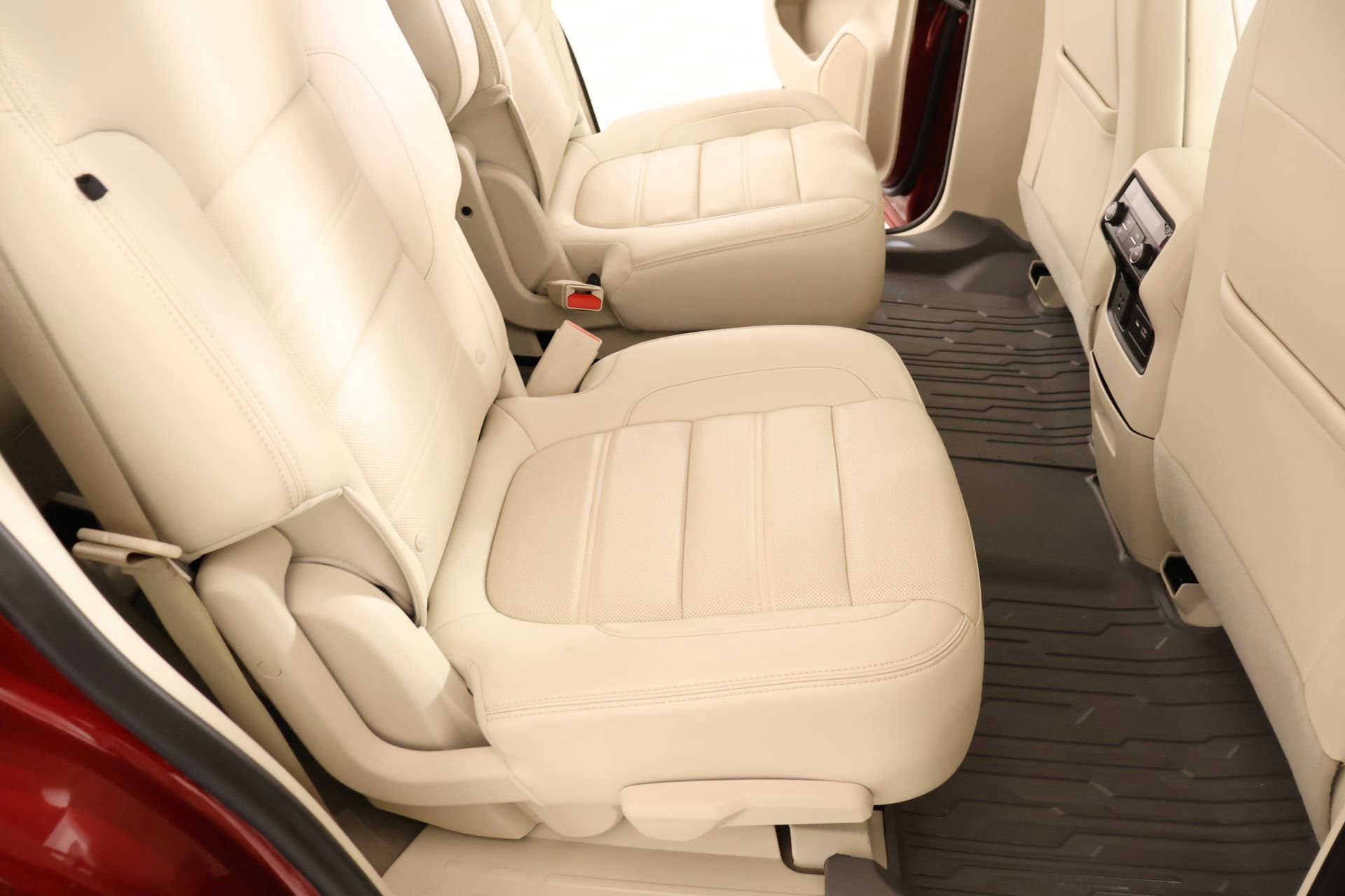 Used 2022 GMC Acadia Denali w/ Trailering Package FWD image 16