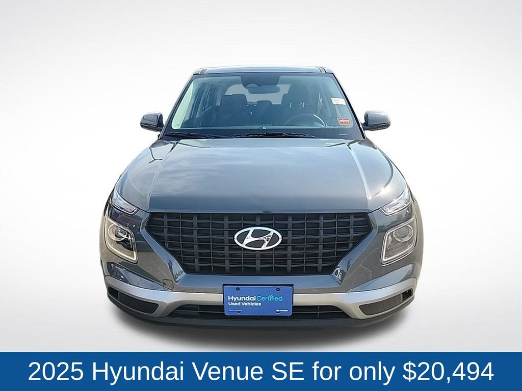 Certified 2025 Hyundai Venue SE FWD image 2