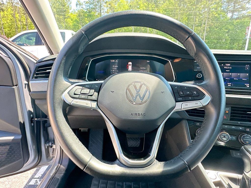 Used 2024 Volkswagen Jetta SE FWD image 18
