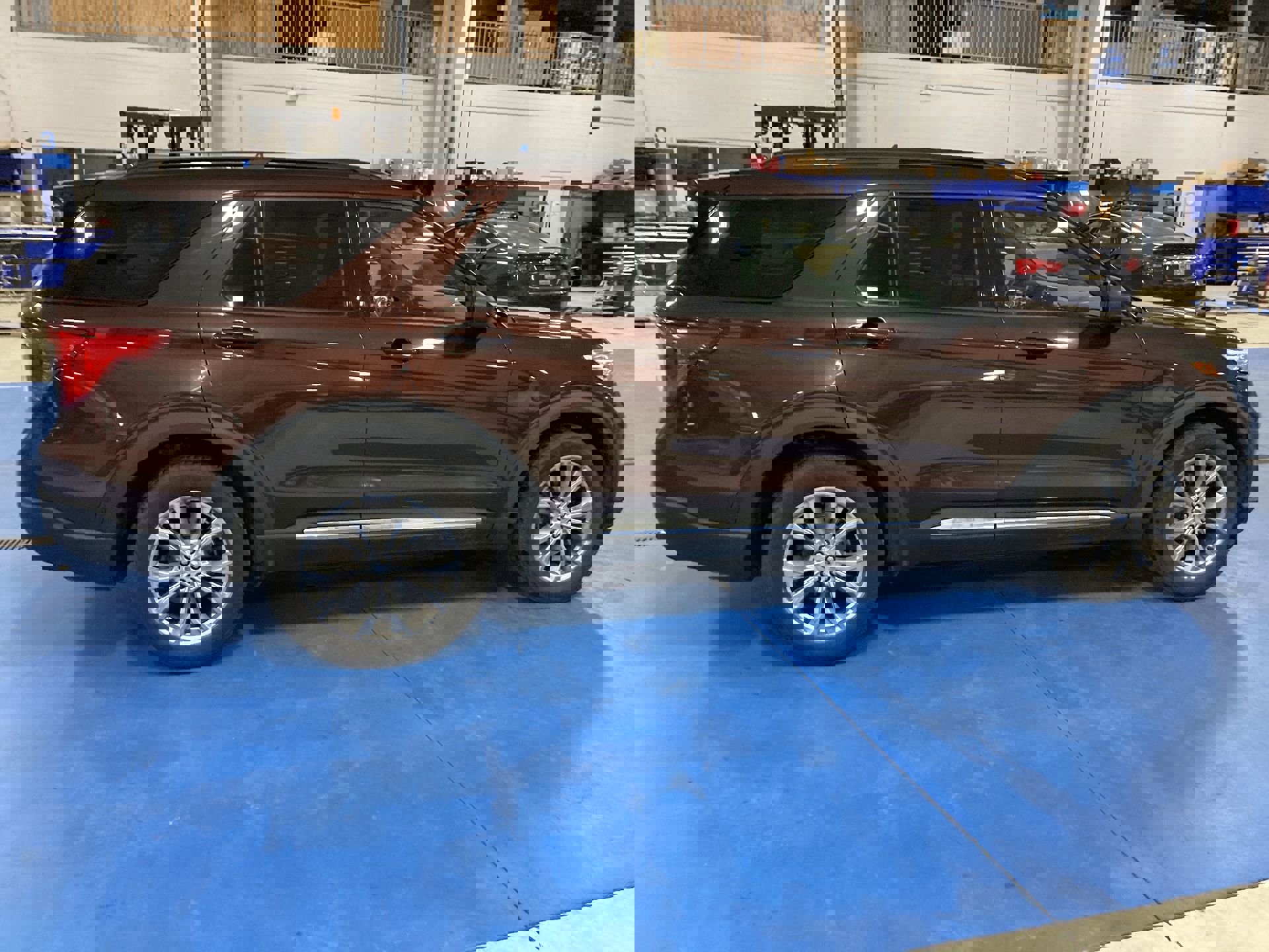 Used 2020 Ford Explorer XLT w/ Equipment Group 202A image 8