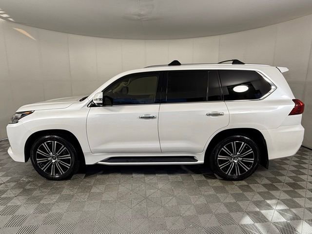 Used 2021 Lexus LX 570 4WD w/ Luxury Package image 3
