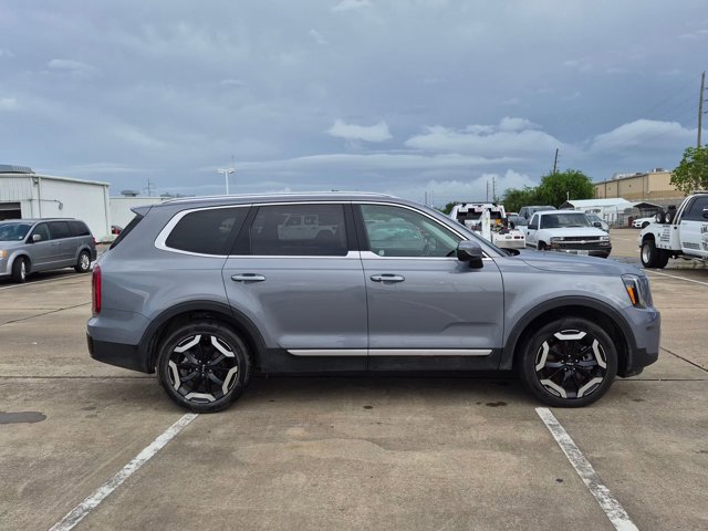 Used 2025 Kia Telluride S FWD image 4