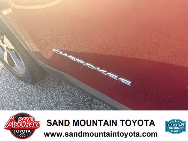 Used 2019 Jeep Cherokee Limited AWD/4WD image 9