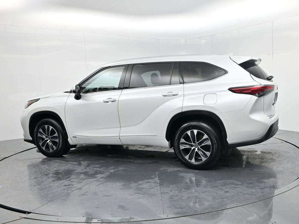 Used 2022 Toyota Highlander XLE image 5