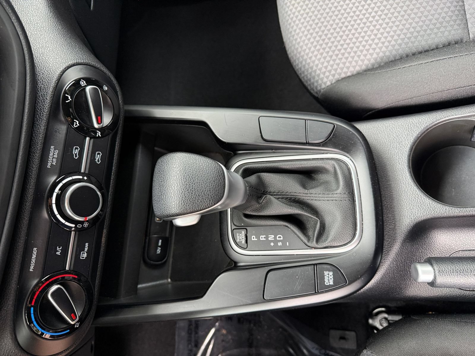 Used 2025 Kia Soul LX w/ LX Technology Package FWD image 38