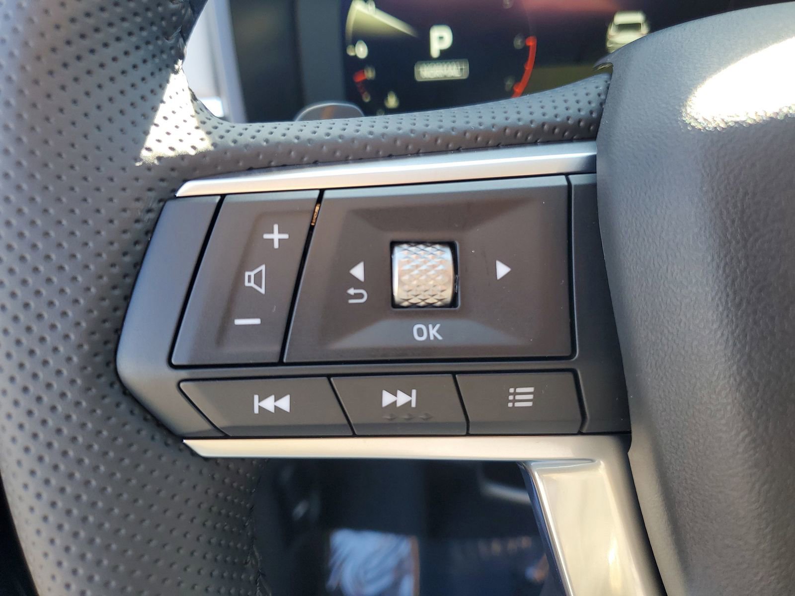 New 2025 Mitsubishi Outlander SE image 12