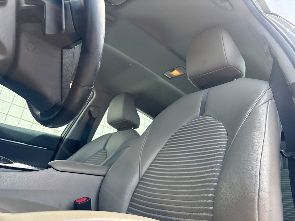 Used 2018 Toyota Camry SE FWD image 9