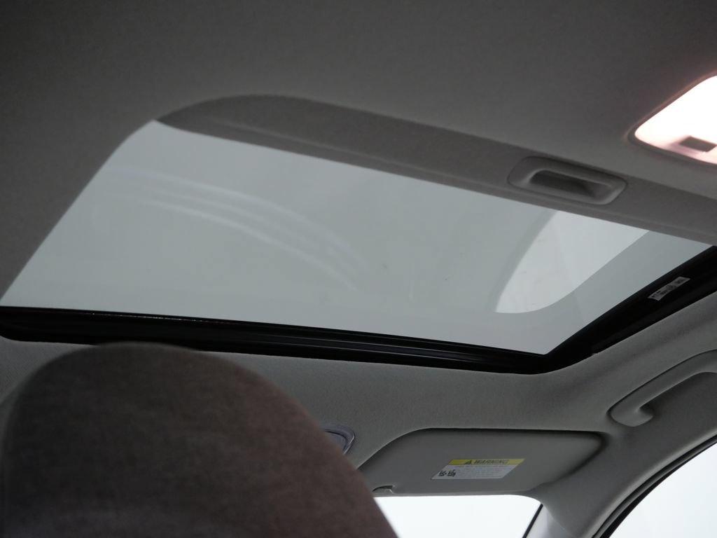 Used 2025 Hyundai Elantra Limited FWD image 4