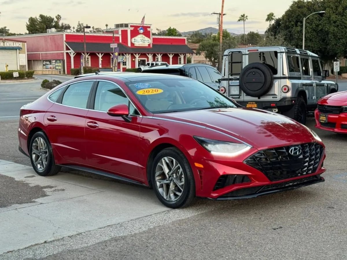 Used 2020 Hyundai Sonata SEL w/ Convenience + Sunroof Package FWD image 2