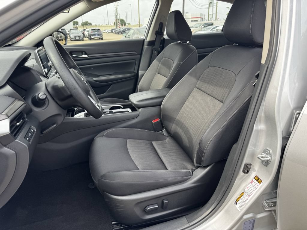 Used 2024 Nissan Altima 2.5 SV FWD image 26