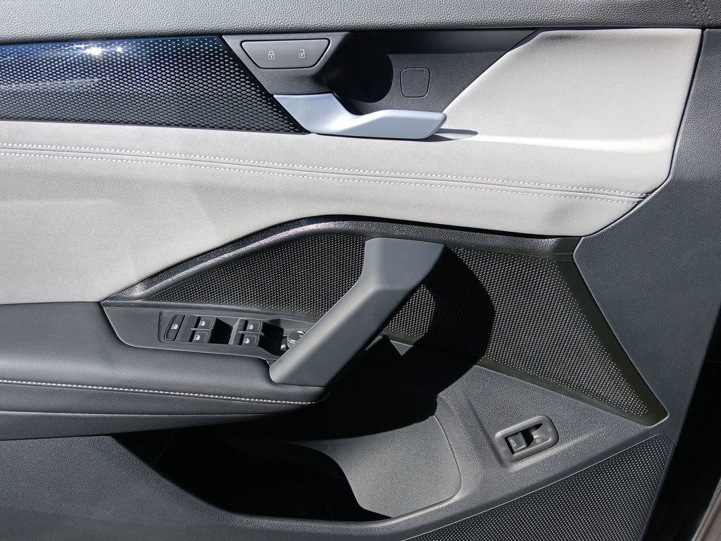 New 2026 Volkswagen Tiguan SE image 11