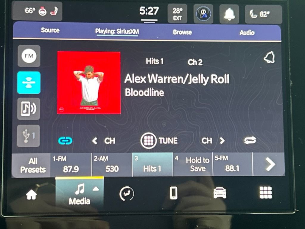 New 2025 Jeep Grand Cherokee Altitude image 17