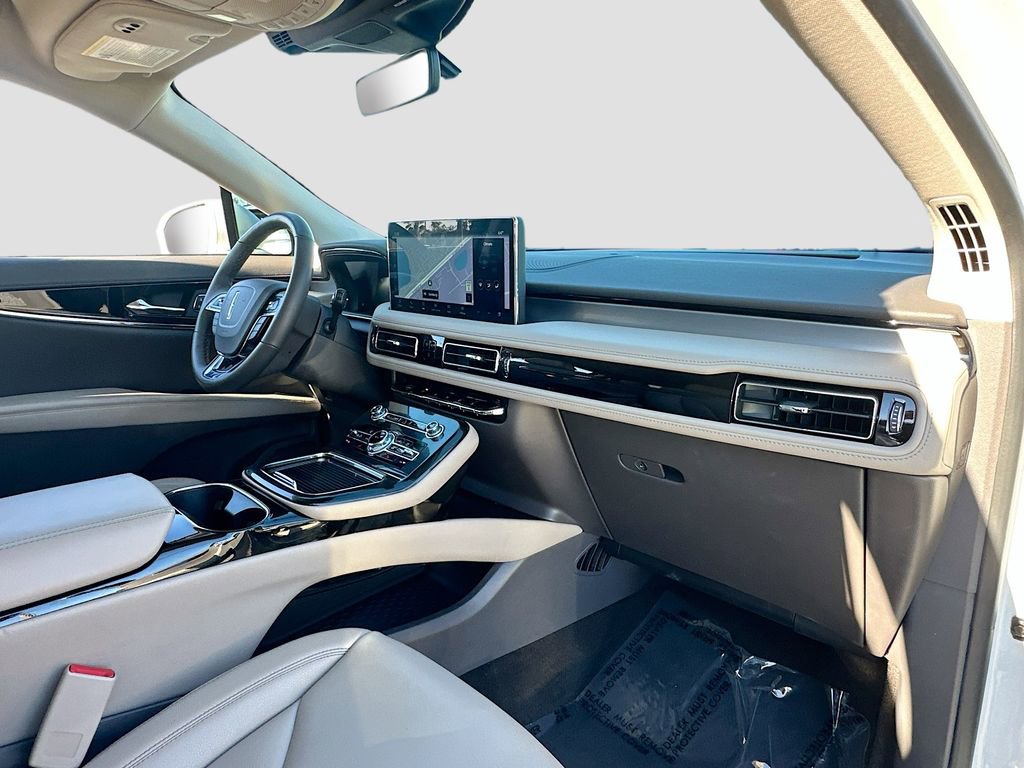 Used 2023 Lincoln Nautilus FWD w/ Premium Package image 28