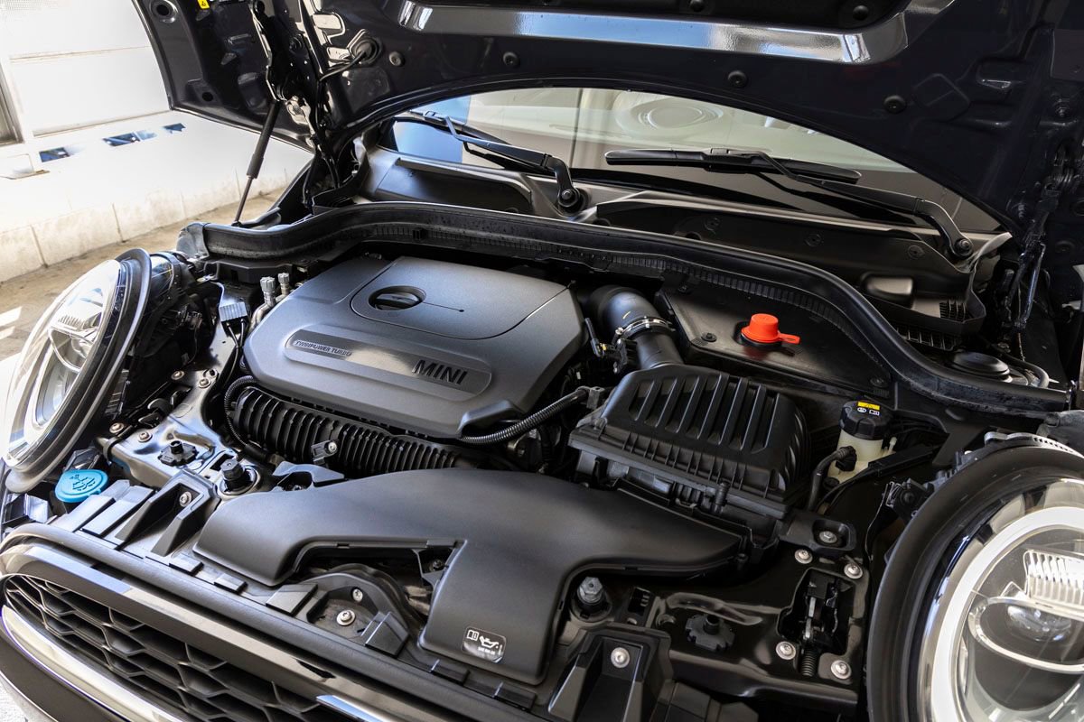 Used 2020 MINI Cooper S w/ Signature Upholstery Package image 29