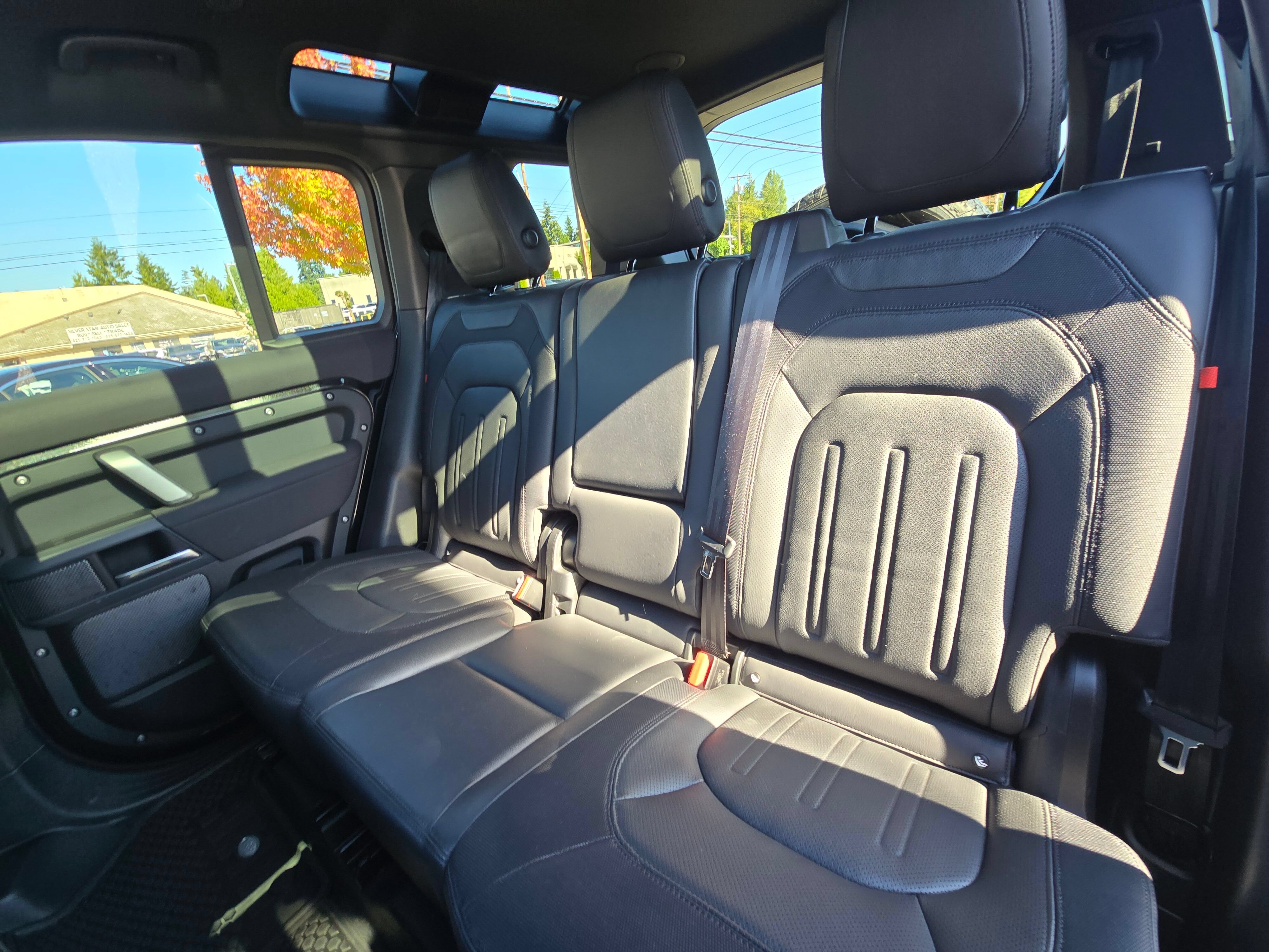 Used 2022 Land Rover Defender 110 X-Dynamic SE AWD/4WD image 17