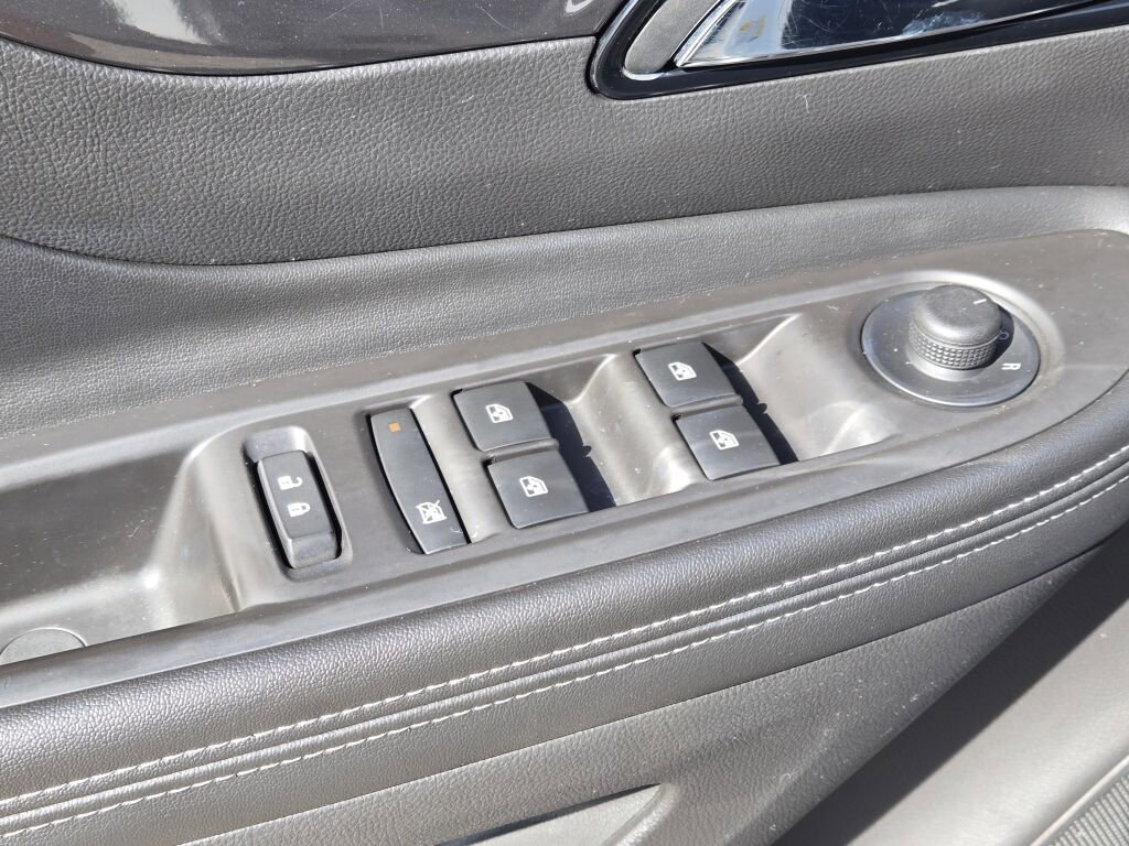 Used 2019 Buick Encore Essence w/ Experience Buick Package image 26