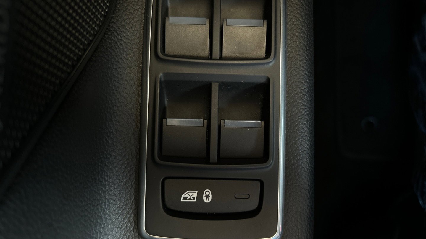 Used 2016 Jaguar XF R-Sport image 44