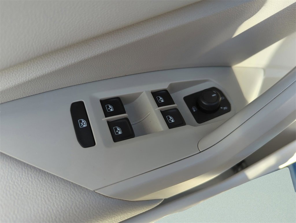 Used 2020 Volkswagen Jetta SEL image 29