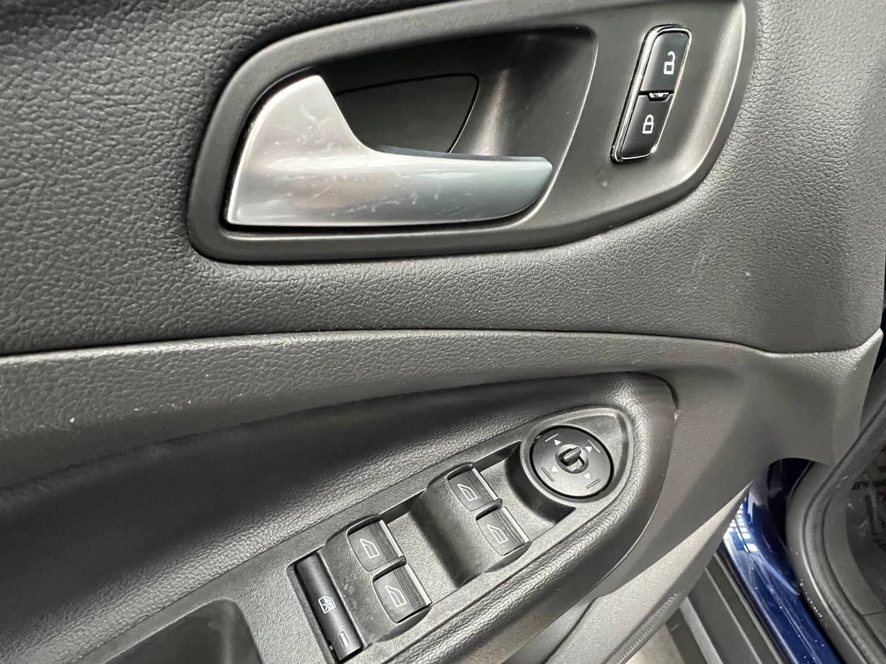 Used 2016 Ford C-MAX SE w/ Cargo Management Package image 23