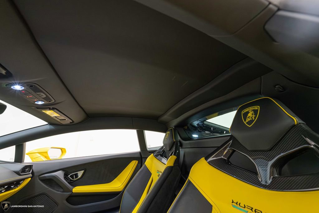 Used 2020 Lamborghini Huracan EVO RWD image 37